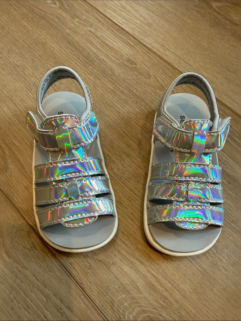 See Kai run basics - Kids Holographic Silver Sandals - Comfortable Velcro Straps